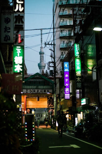 iphone壁纸 街拍 锁屏壁纸 原创 黑白 风景 夏天 动漫 可爱 手绘 潮牌