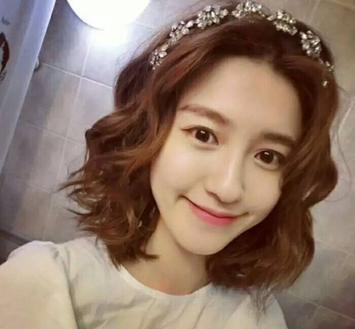 短发 卷发 女生发型 头像