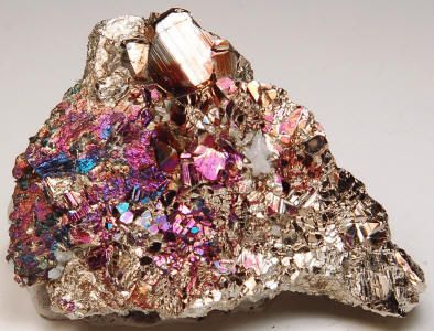 彩虹色的黄铁矿,产自蒙大拿州