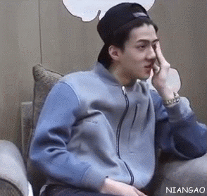 吴世勋sehun 揉眼睛完全小孩子