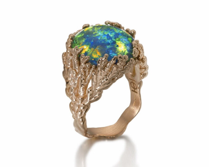 coral atoll 玫瑰金戒指,by ornella iannuzzi 镶嵌澳大利亚黑欧泊