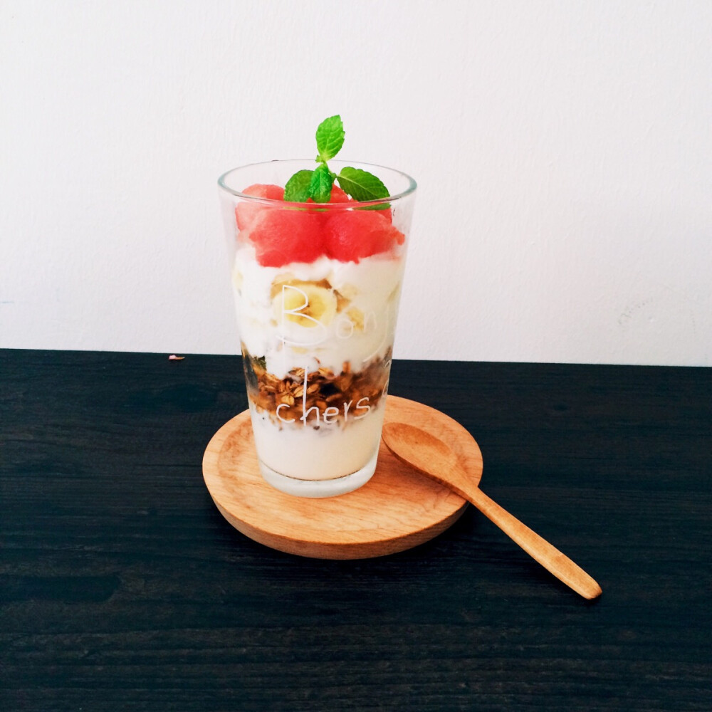 贪睡的后还能有丰盛的早餐,昨晚又烤了盘格兰诺拉.