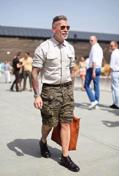 那绝对和这位时尚圈最会穿的男人nick wooster脱不了干系,在众多街拍