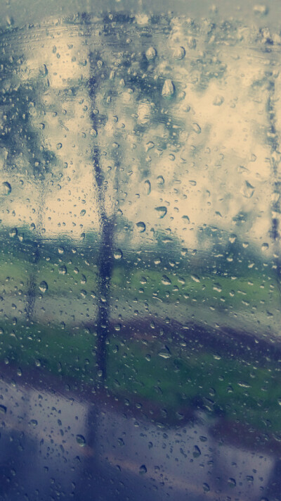 下雨天伤感真实图片