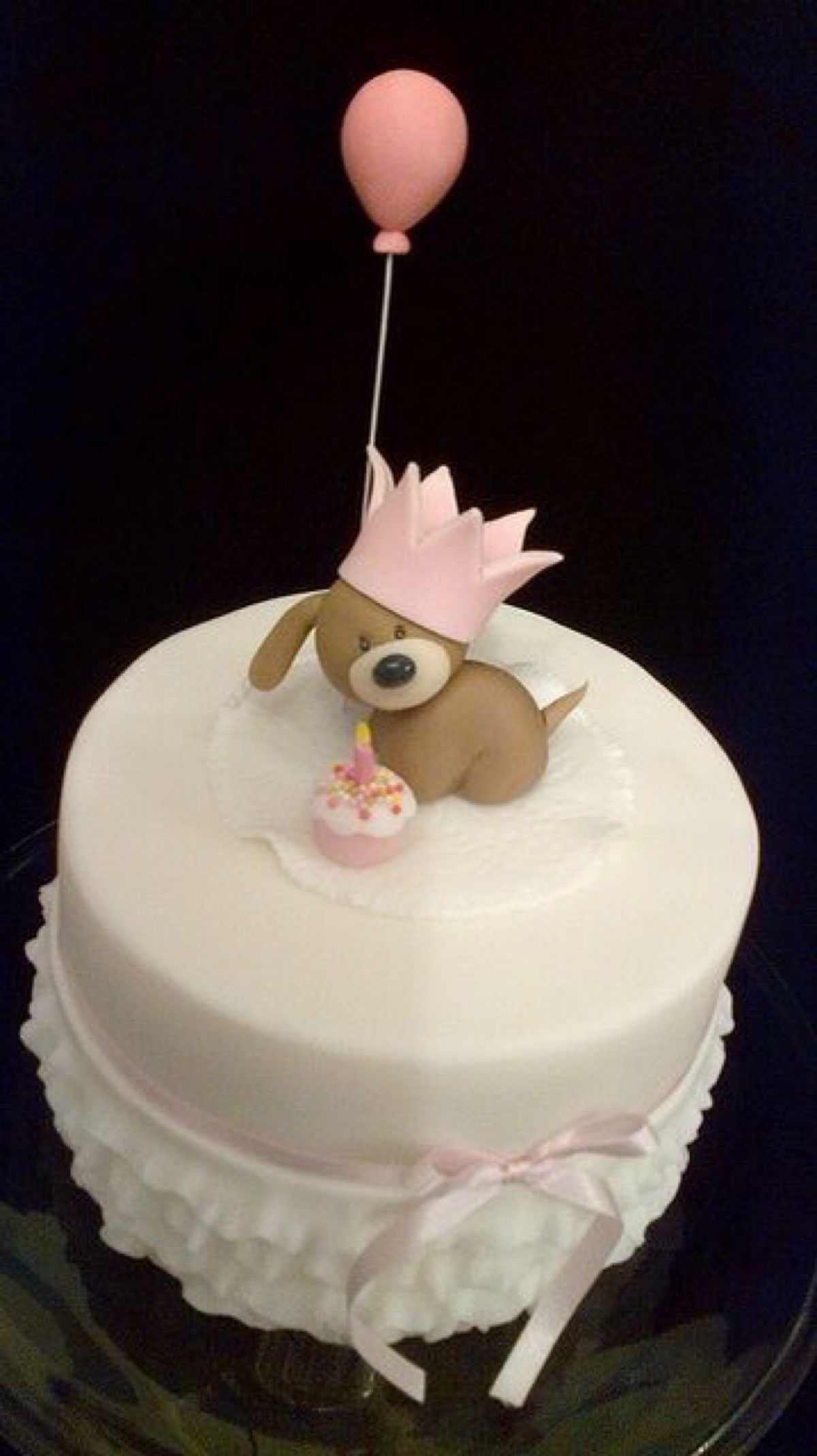 简单的翻糖蛋糕 可爱的狗狗 也在过生日哦 画中画