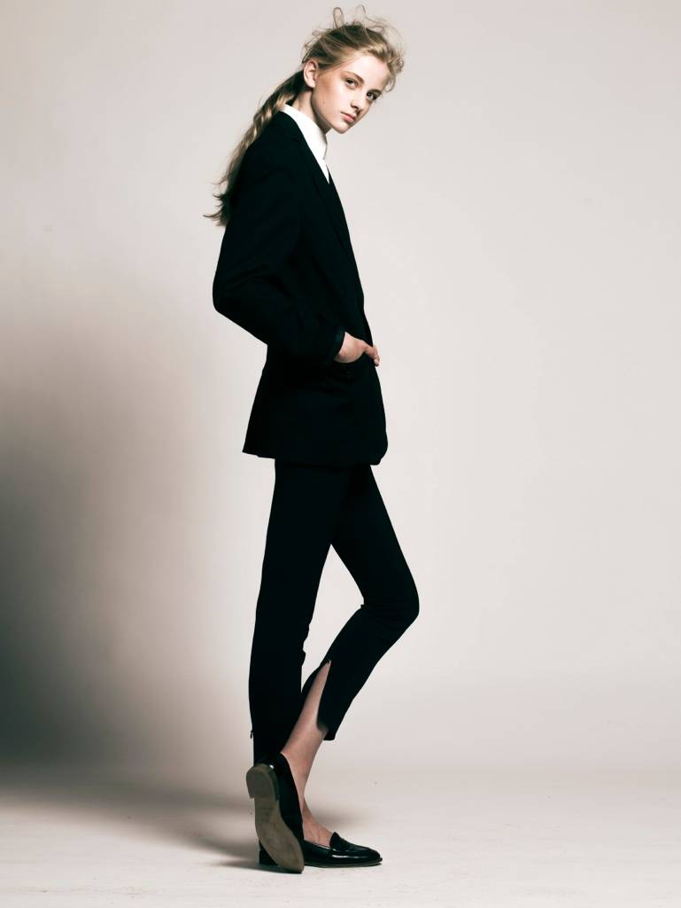 deborah deva reeb 法国模特出生于1999年,现年16岁.