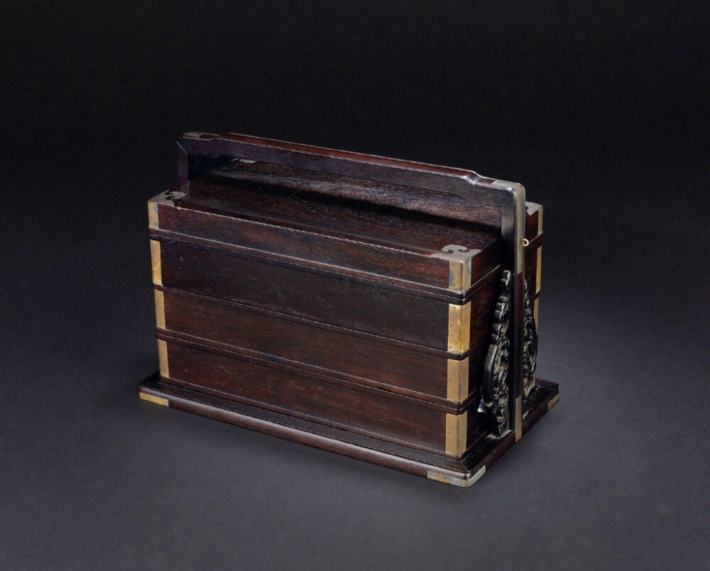 【 古人的食盒 】--- " 盒为古代盛放饭菜使用,因有对称横梁可手提,而