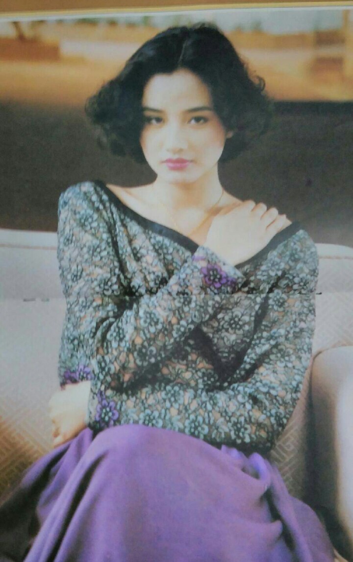 瞿颖,1971年7月2日出生于湖南省常德市,国际超模,中国内地演员,歌手.