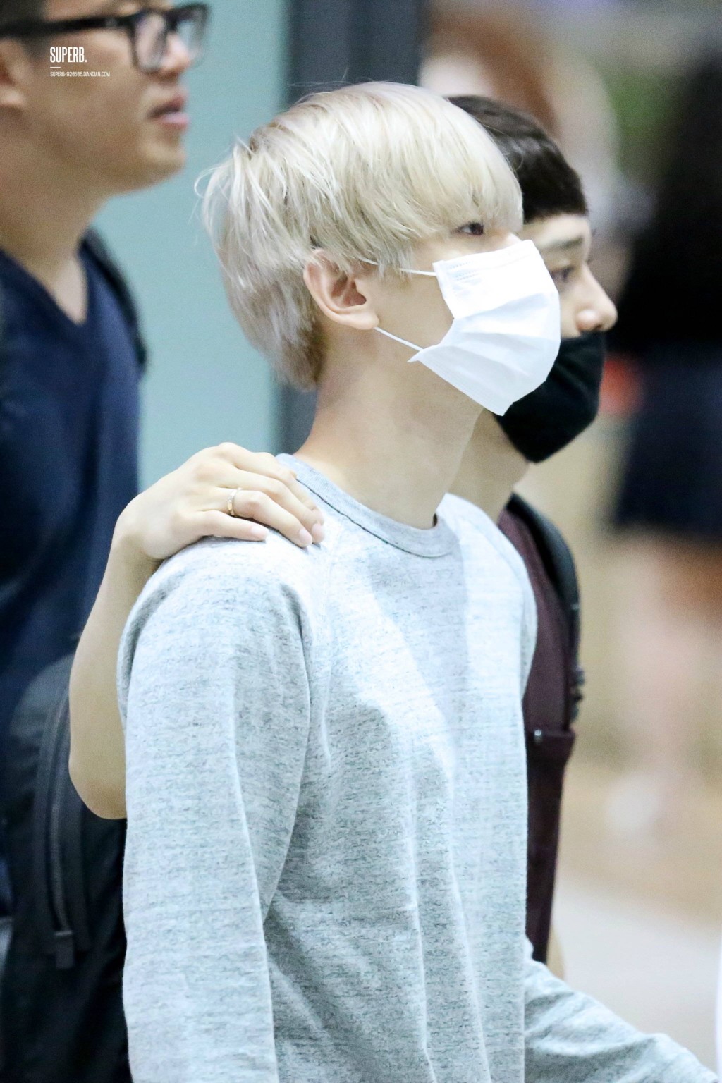 exo 边伯贤 干干净净的样子 cr:logo