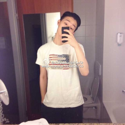 热男头##帅哥##挡啥呀##韩范##全身##脸不见了##背影##侧影##萌宠