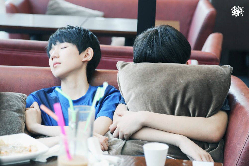 瞌睡tfboys王俊凯王源 凯源 cr.logo