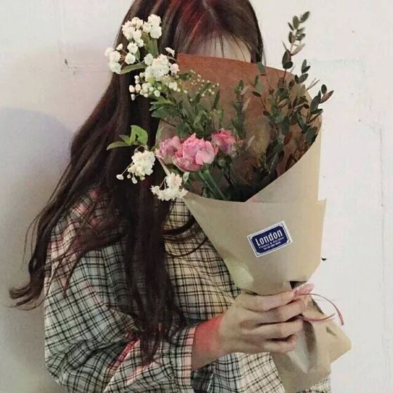 女生捧花高清森系小清新头像〔捧花为你