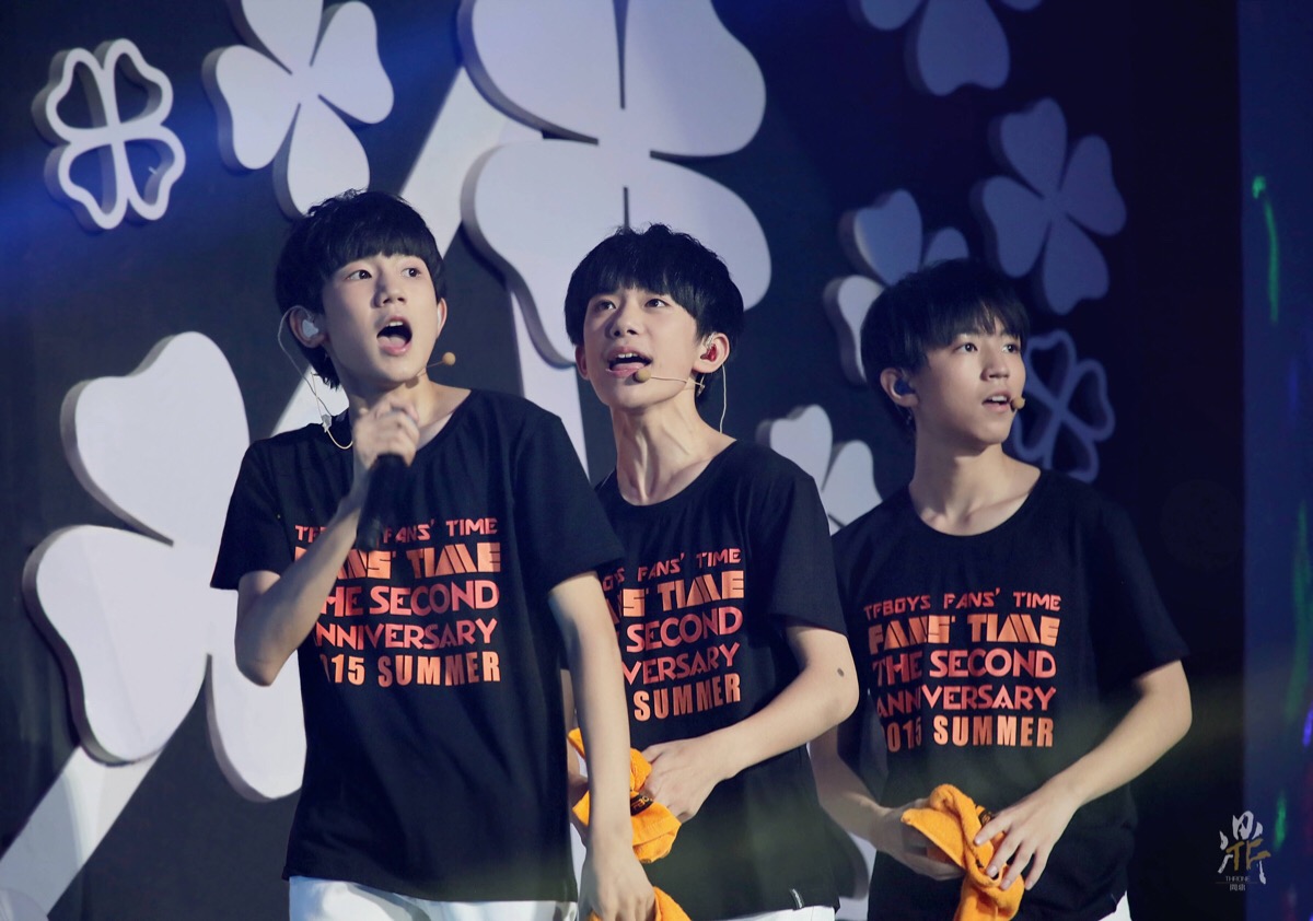 tfboys易烊千玺 王俊凯 王源 150815 两周年见面会 高清 crlogo