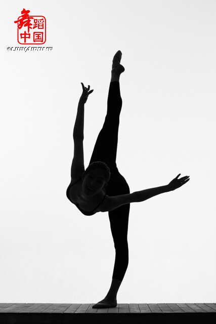 舞者背影图片黑白图片