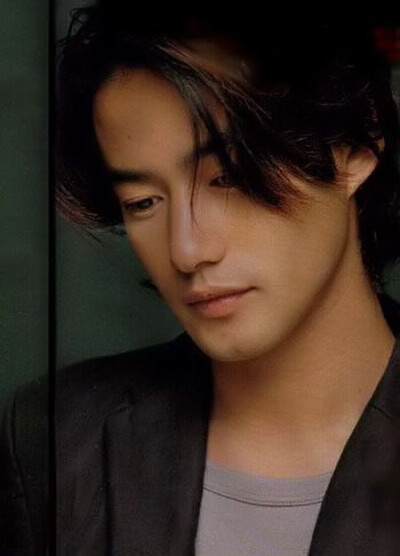 竹野内丰1971年1月2日出生于日本东京都调布市,演员,模特