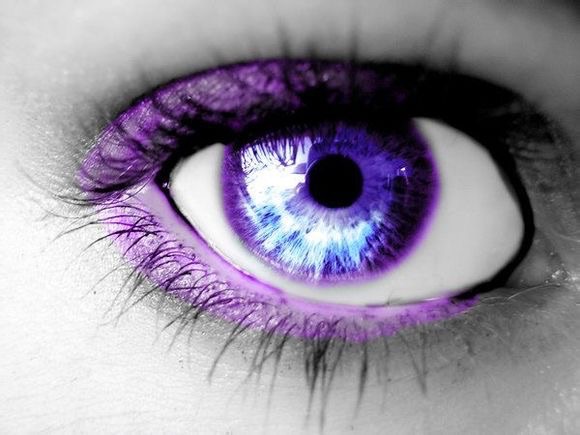 紫金色的瞳孔图片