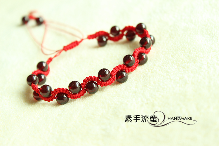 石榴石编绳手链,喜欢的戳https/item.taobao.com/item.htm?