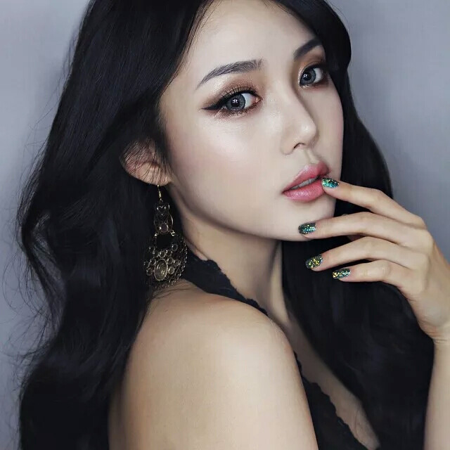 韩国美女化妆师pony妆容头像