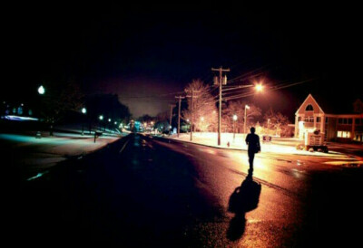 下雨天街道夜晚