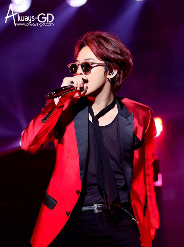 就这样看着你似乎也是件很美好的事,权志龙,权大宝贝,红衣霸气龙