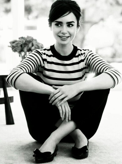 中文名:莉莉·柯林斯 外文名:lily jane collins 国籍:英国 星座:双鱼
