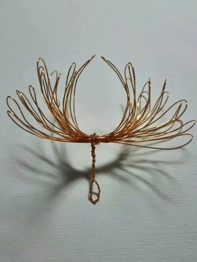 铜丝编织的简单工艺品图片