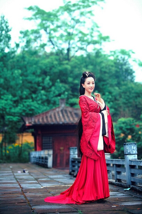 (杨蓉获封&amp;quot;古代贵女&amp;quot;典范 还原仪态绝美