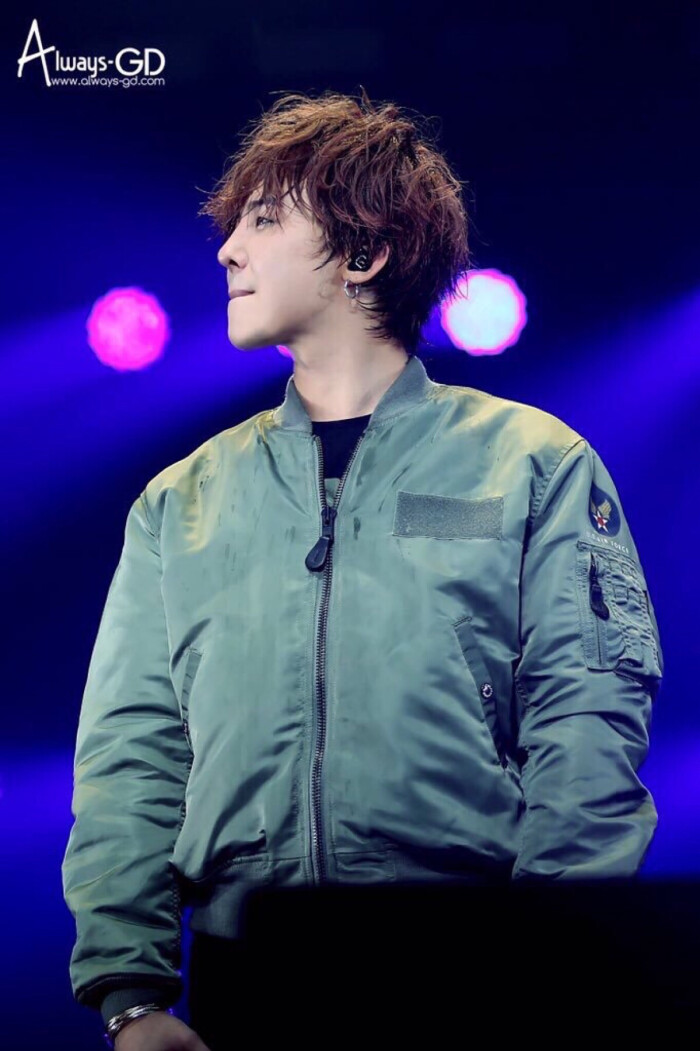 权志龙 gd 抿嘴的小可爱