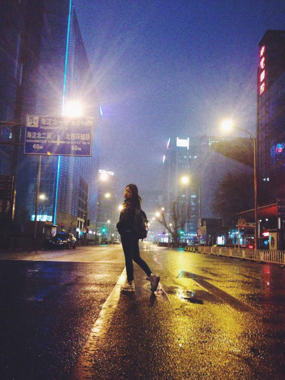 在北京集训的第一个新年,晚上和要好的闺蜜跑到海淀区看电影,看完已经