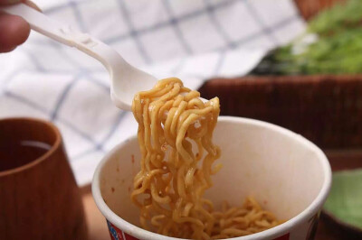 一点也吃不出像国产油炸方便面那种难吃味道