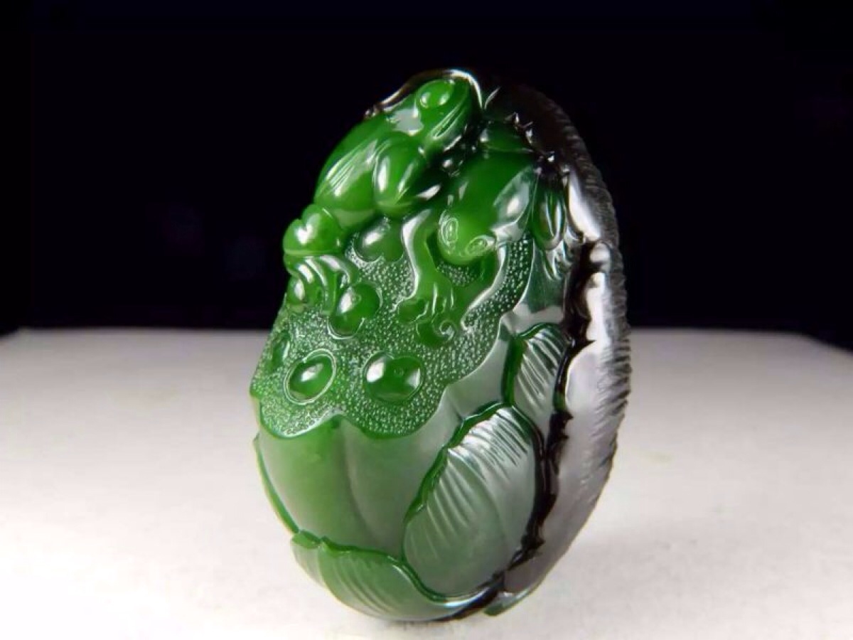 【泰紫工坊】荷趣 68*50*26mm,157克,和田玉碧玉籽料,俏色巧雕,雕工