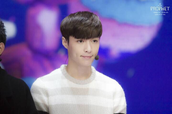 exo lay 张艺兴 cr:logo