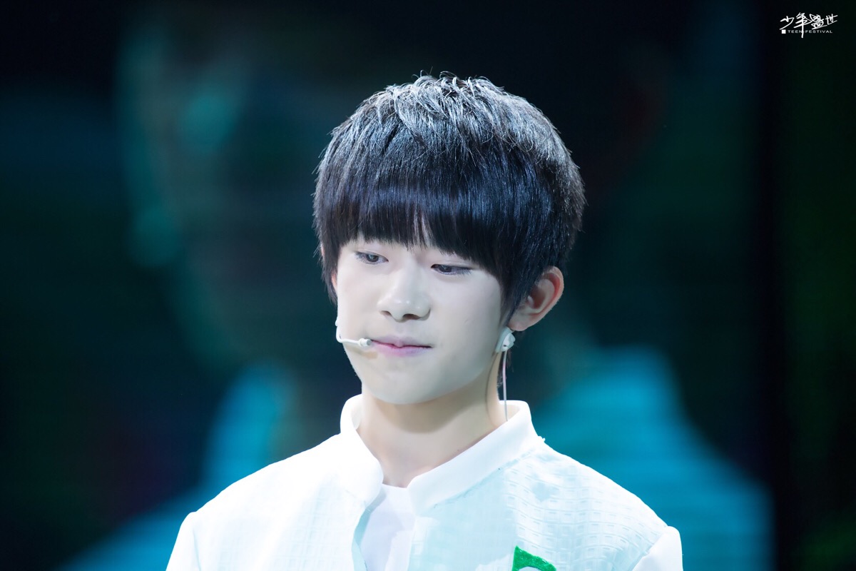 易烊千玺,2000年11月28日出生于湖南省怀化市,中国内地男歌手,演员