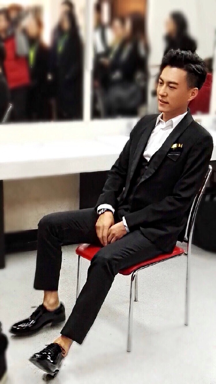 靳东