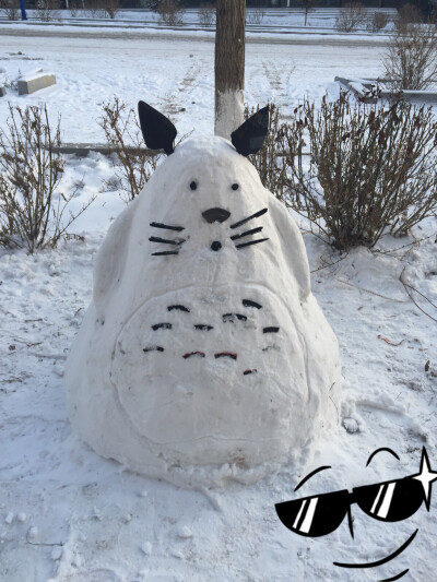 创意堆雪人龙猫图片