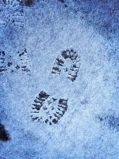 雪地上的脚印怎么画图片