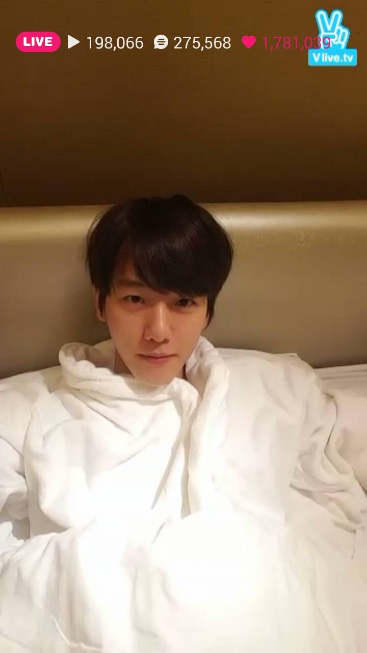 边伯贤 160101【v-app】直播截图 浴袍咸