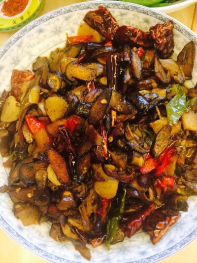 大蒜提香,菌子下锅油要适中.太多400_532竖版 竖屏