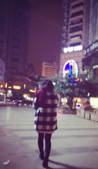 胖子的背影