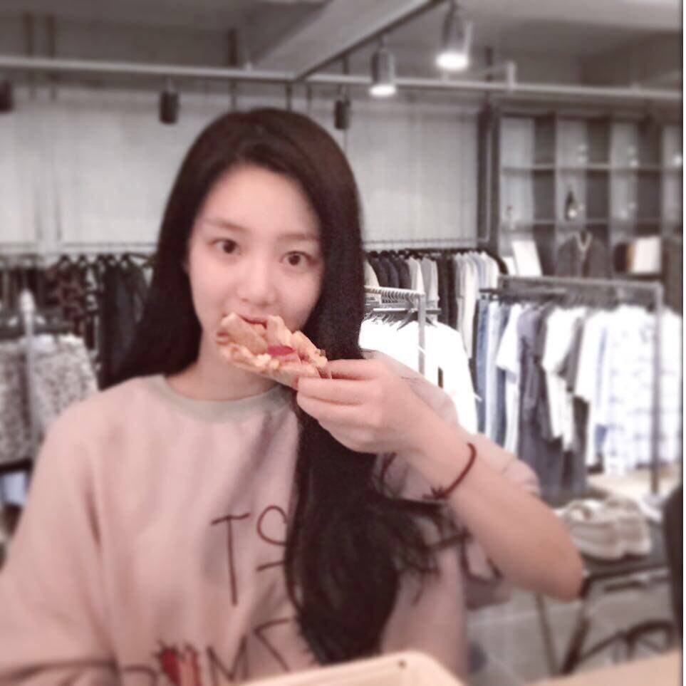 李侑菲