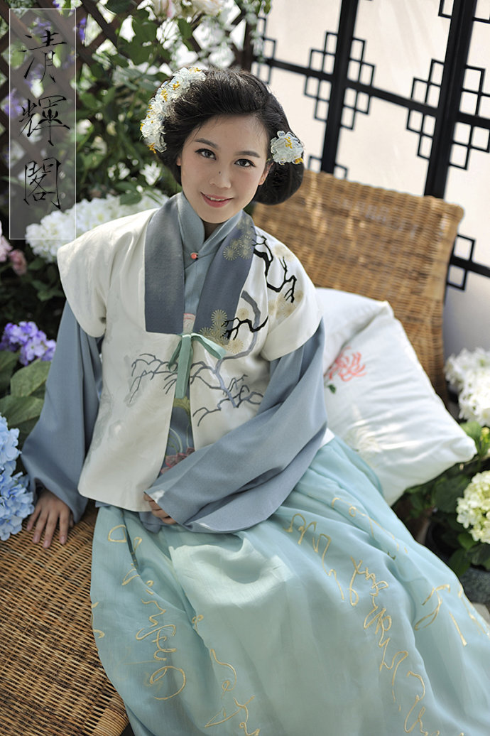 汉服汉族传统服饰袄裙加半臂