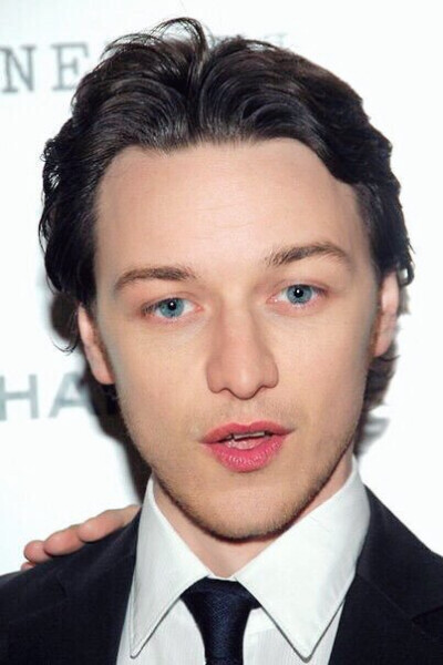 詹一美 唇红齿白