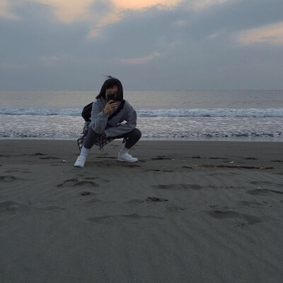 美女头像海边