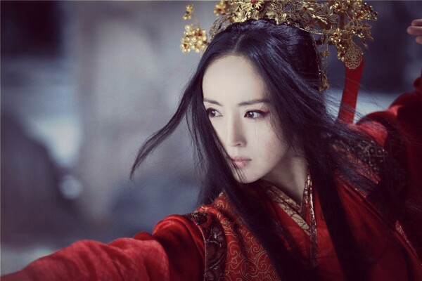 这是一张祖师婆婆的近景照(董璇气质真的很好).