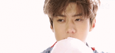 吴世勋gif