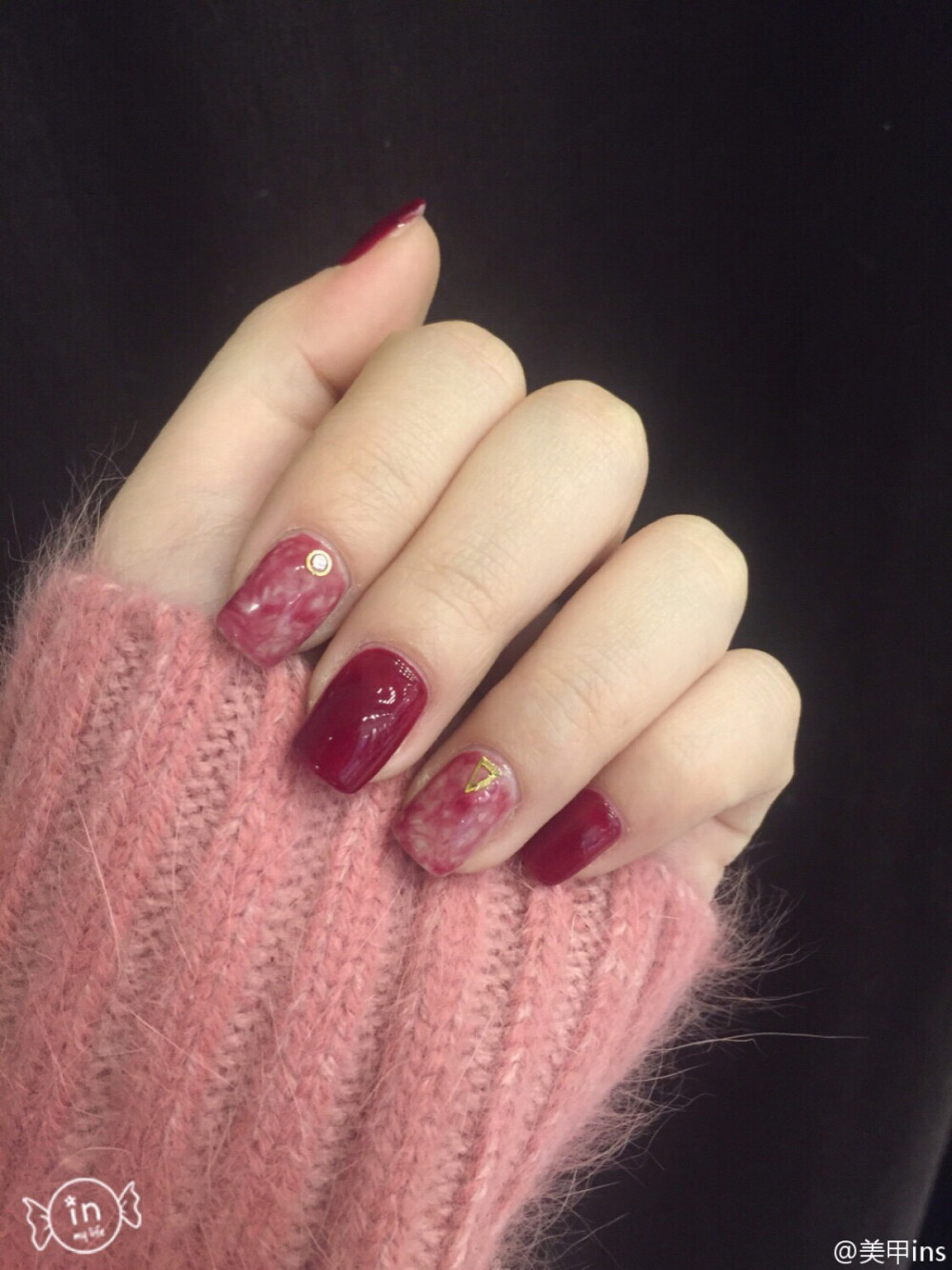 在一干大红色美甲中使人眼前一亮 端庄大方温柔甜美的美甲 淑女气质