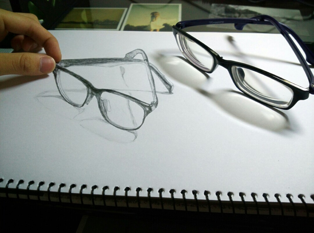 素描眼镜框画法图片