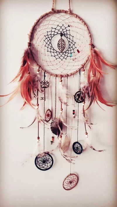 捕梦网,北美印地安人有个美丽的传说,相信挂在窗前的捕梦网,会带美梦