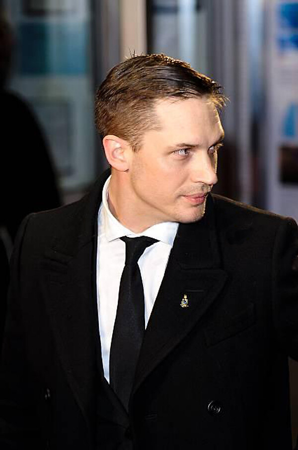 汤姆哈迪tomhardy要找一张汤老师比较正常的正装照不容易啊ㄒoㄒ