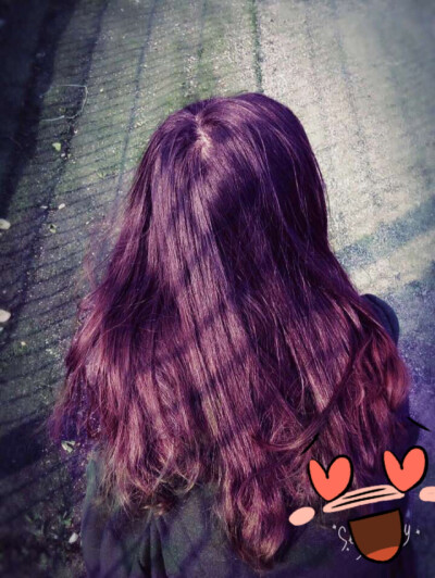 深紫色头发紫红色图片